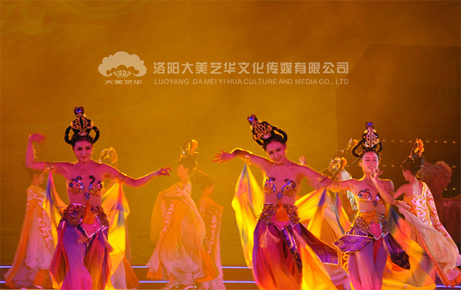 第36屆中國洛陽(yáng)牡丹文化節開(kāi)幕式現場(chǎng)，《隋唐洛陽(yáng)城》篇章歌舞演出